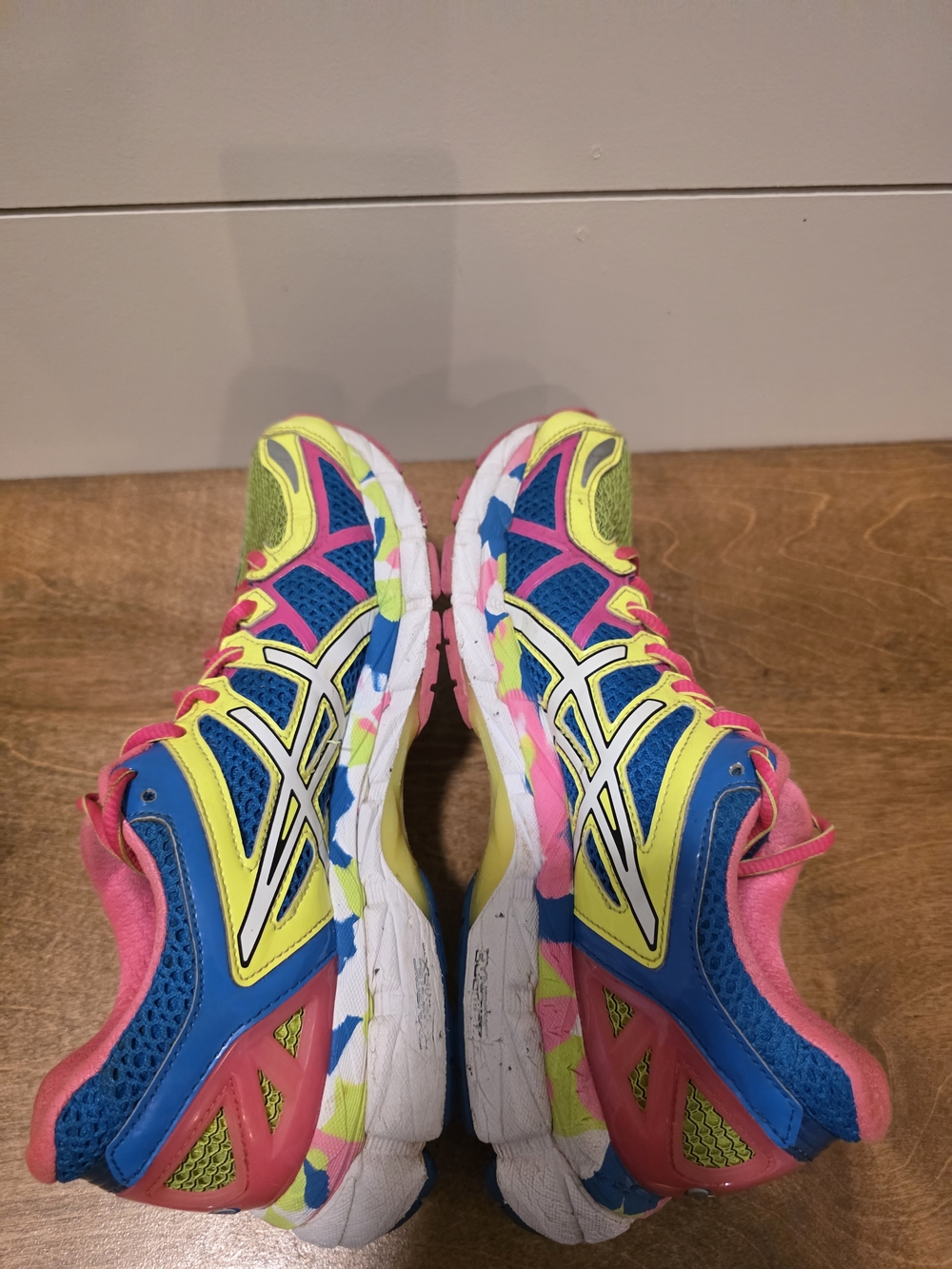 ASICS Neon Yellow, Blue & Pink Running Shoes Size 8 - Picture 6 of 7